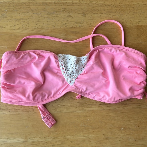 FREE WITH PURCHASE Set of 3 Medium Bikini Tops - Picture 6 of 7